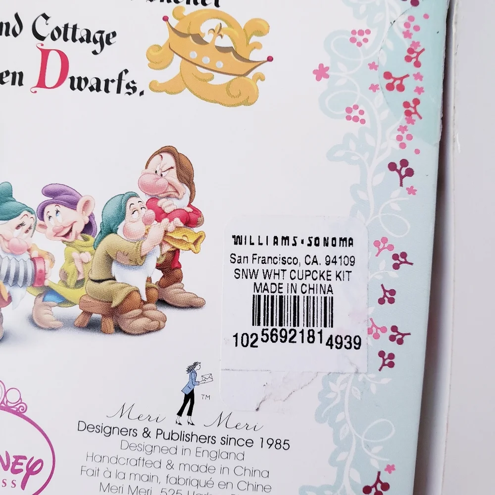 Williams Sonoma Snow White Cupcake Kit